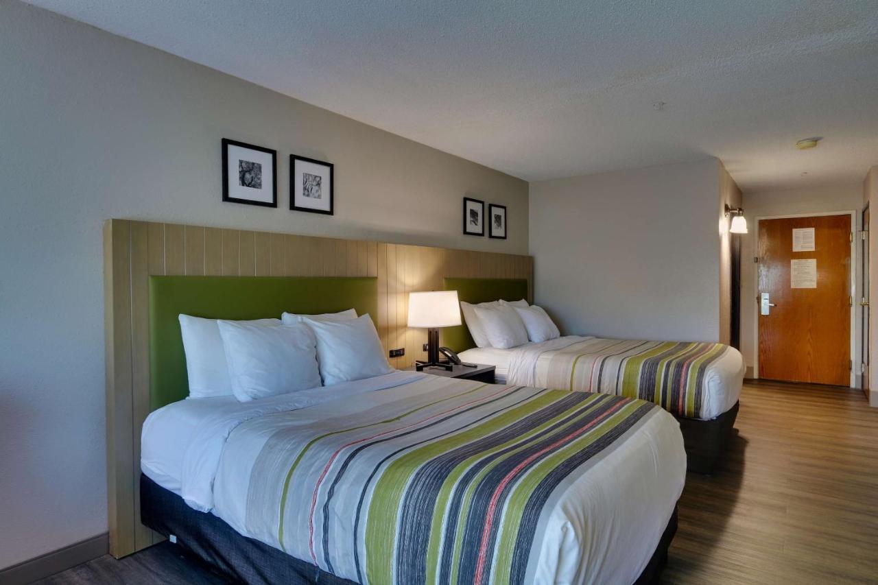 Hotel Country & By Radisson, Savannah Gateway, Ga