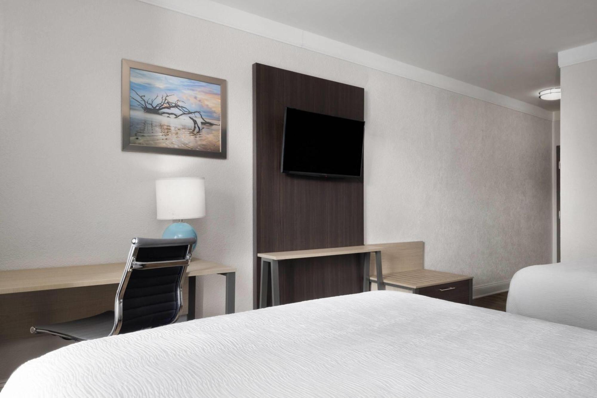 Wingate By Wyndham Savannah Gateway 2*