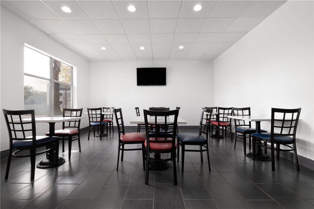 Hotel Wingate By Wyndham Savannah Gateway 2*
