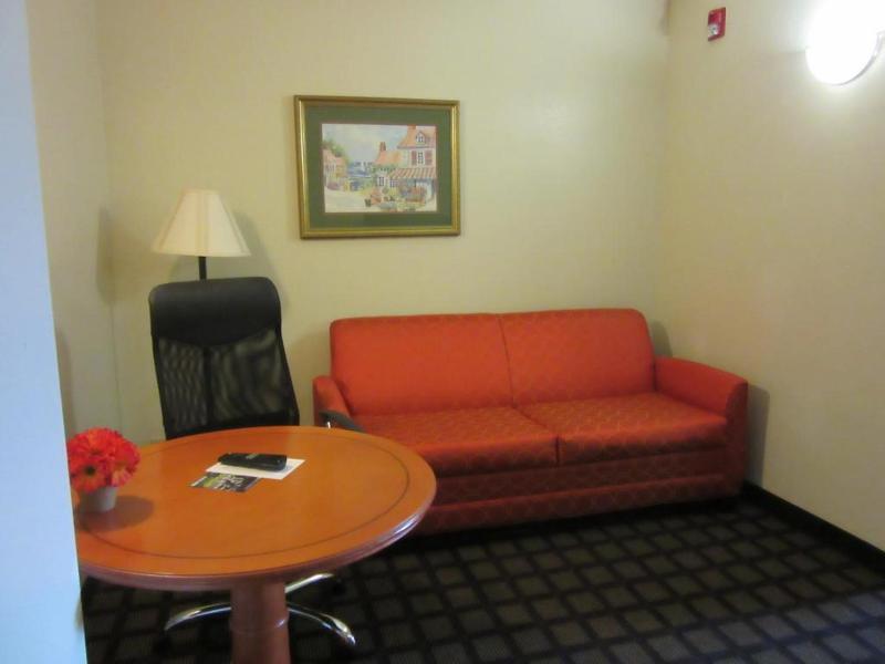 Country & By Radisson, Savannah Gateway, Ga Hotel