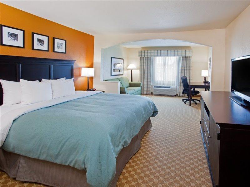 Hotel Country & By Radisson, Savannah Gateway, Ga