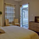 Beautiful 6 Bed, 5 Bath Historic Savannah Home