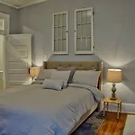 Beautiful 6 Bed, 5 Bath Historic Savannah Home