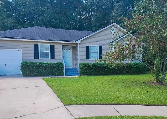 7 Leeward Ct.
