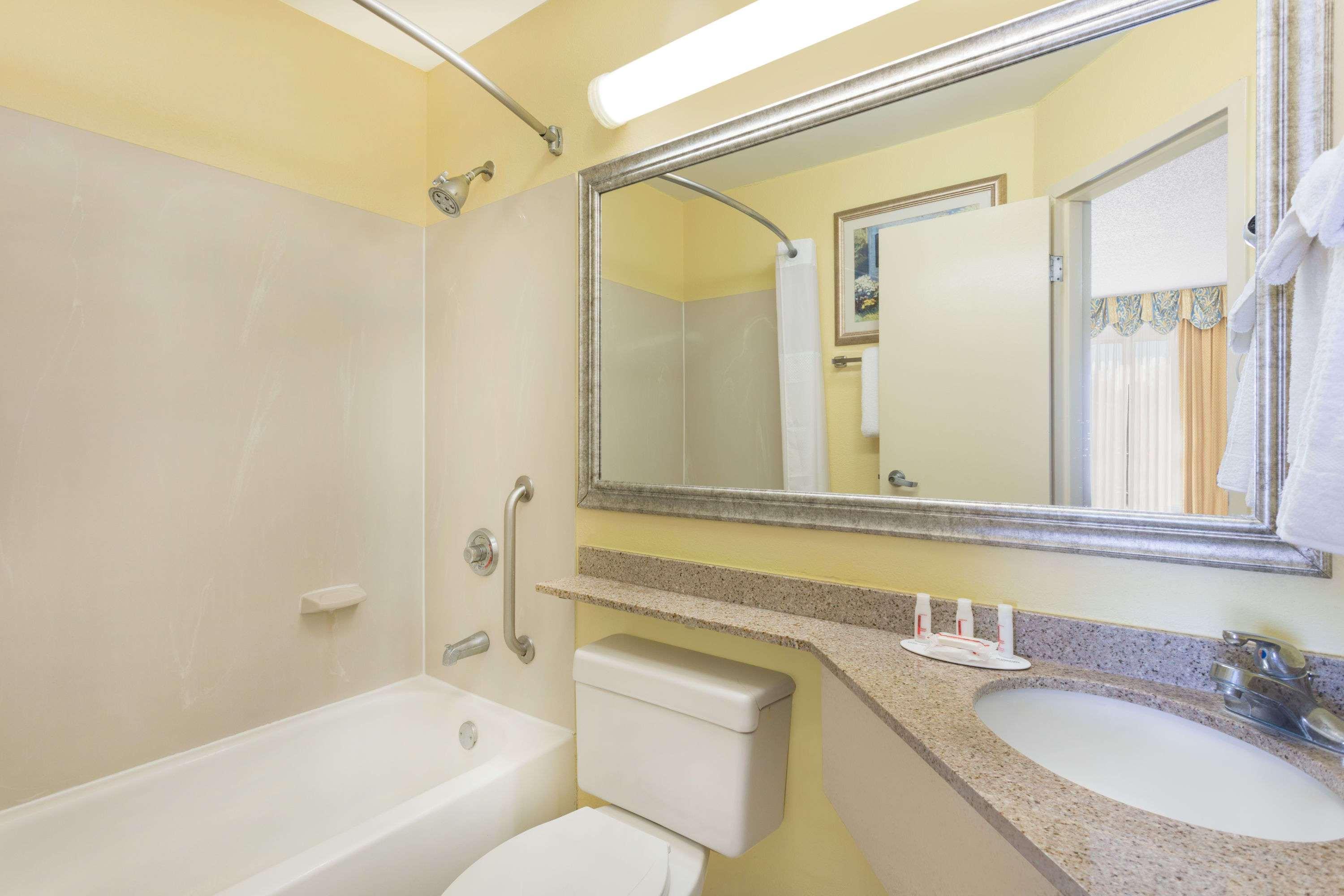Baymont By Wyndham Midtown 3*