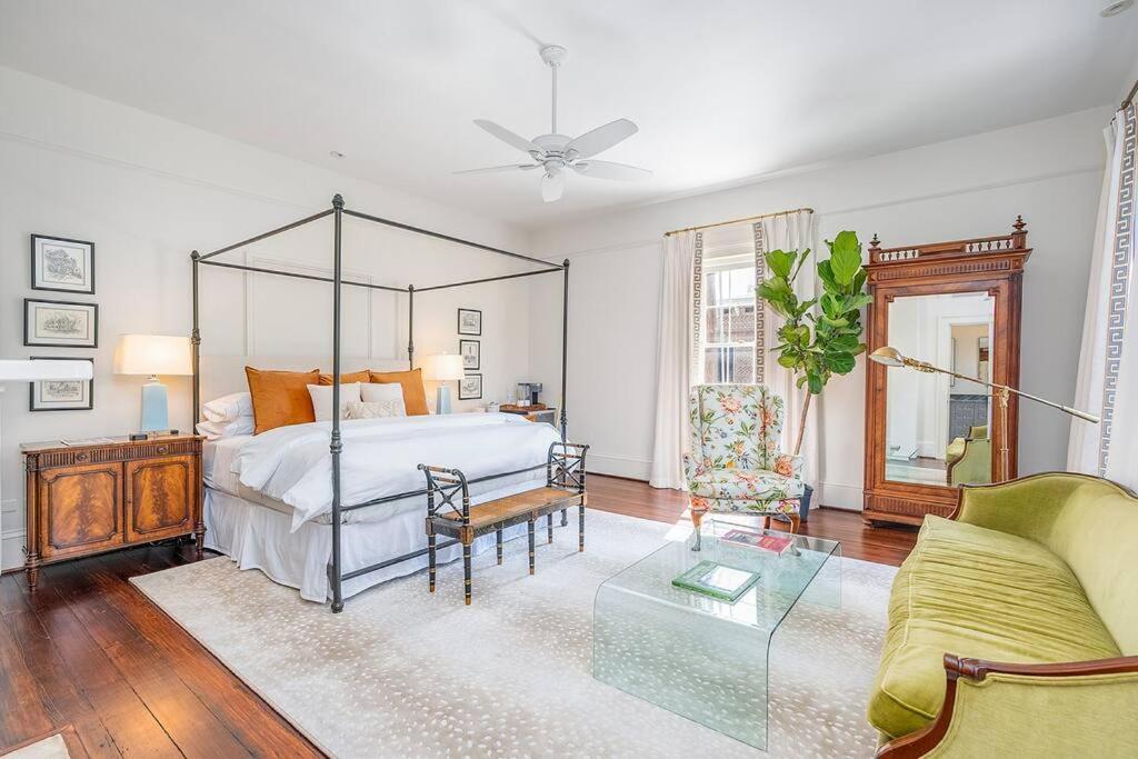 Luxury Overlooking Taylor Square - House On Taylor Square * Savannah
