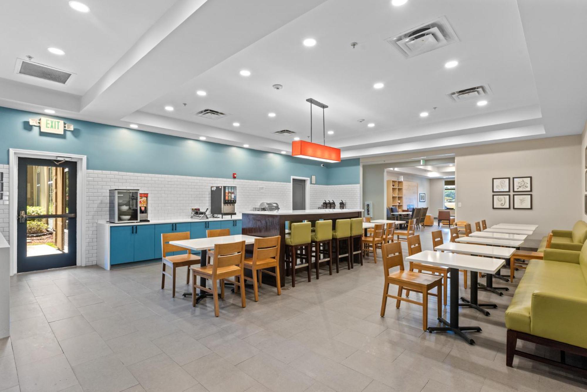 Hotel Country & By Radisson, Airport, Ga 3*