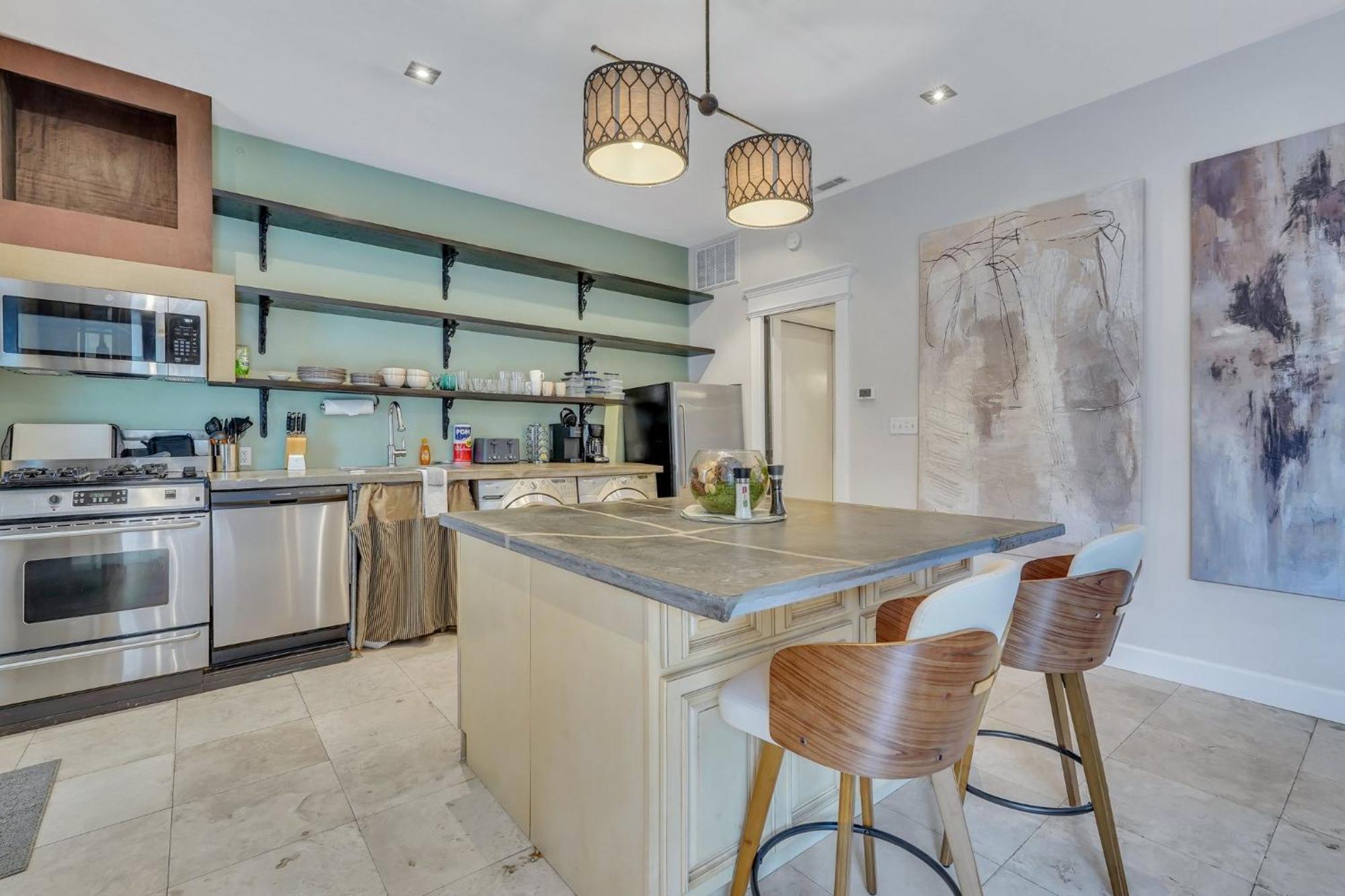 The Lincoln Loft, Near Forsyth Park With Free Parking Holiday home *