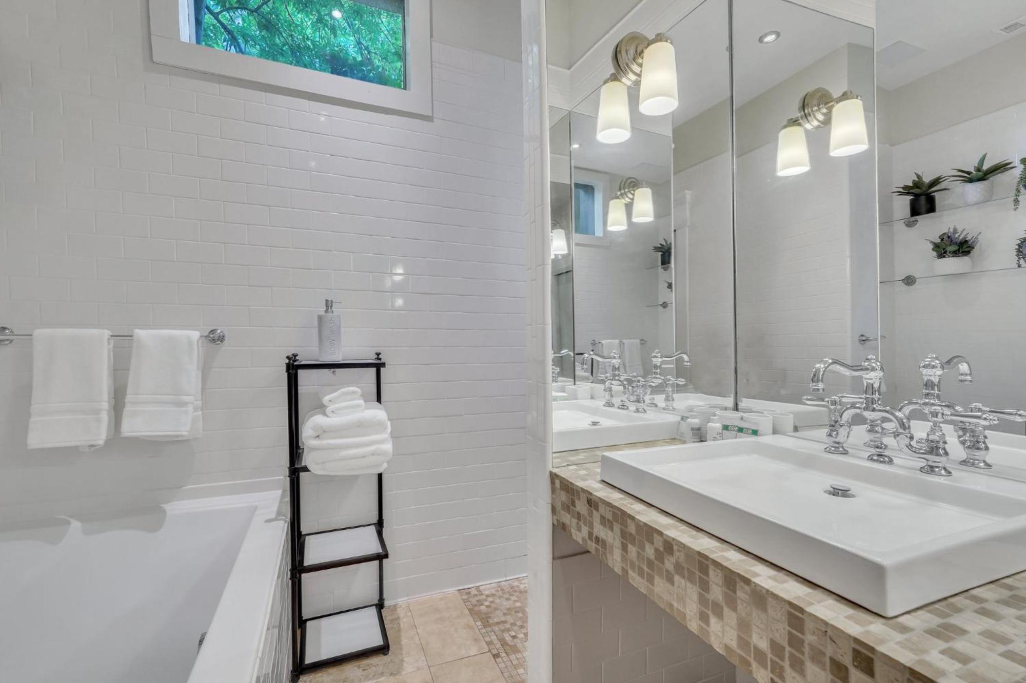 The Lincoln Loft, Near Forsyth Park With Free Parking Holiday home