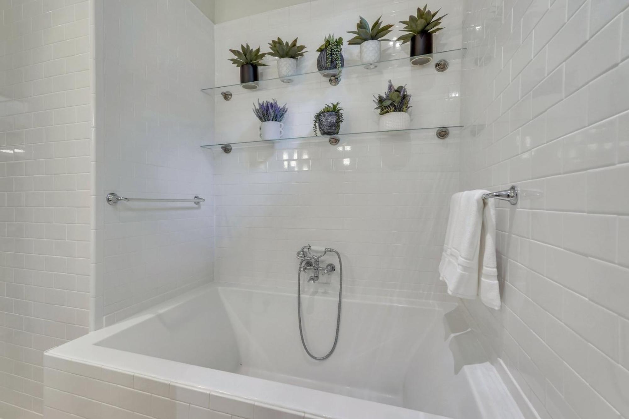 The Lincoln Loft, Near Forsyth Park With Free Parking Holiday home Savannah