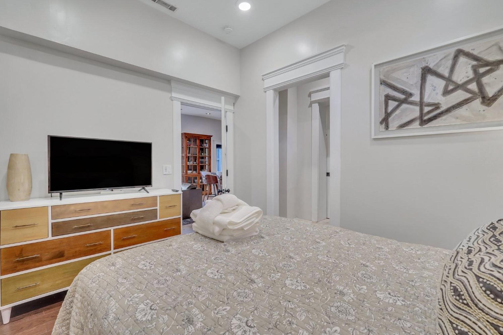 The Lincoln Loft, Near Forsyth Park With Free Parking Holiday home Savannah