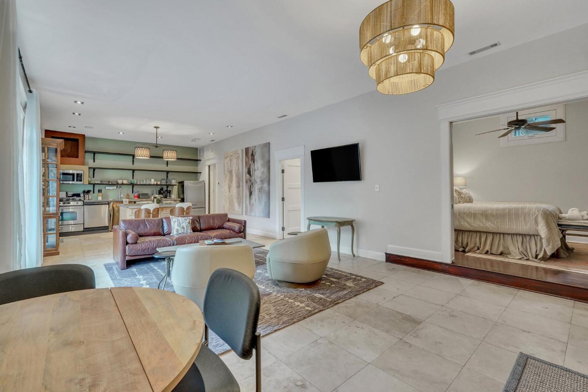 The Lincoln Loft, Near Forsyth Park With Free Parking Holiday home