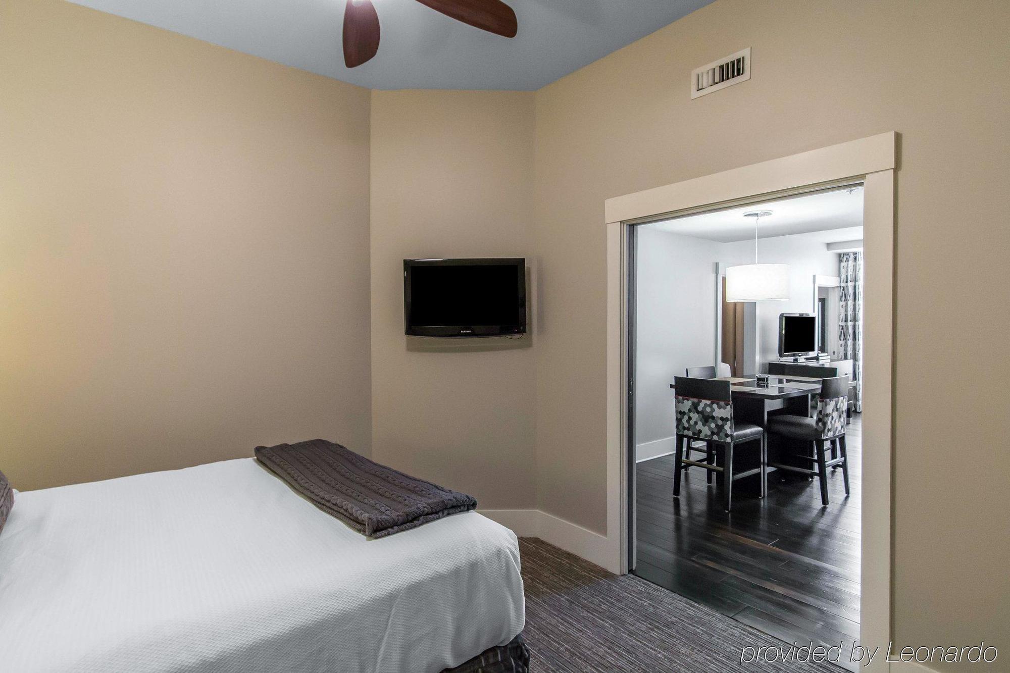Bluegreen Vacations Homes At Ellis Square, Ascend Aparthotel 3*