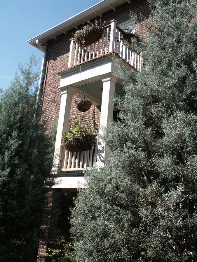 Bed & Breakfast Armstrong Inns 4*