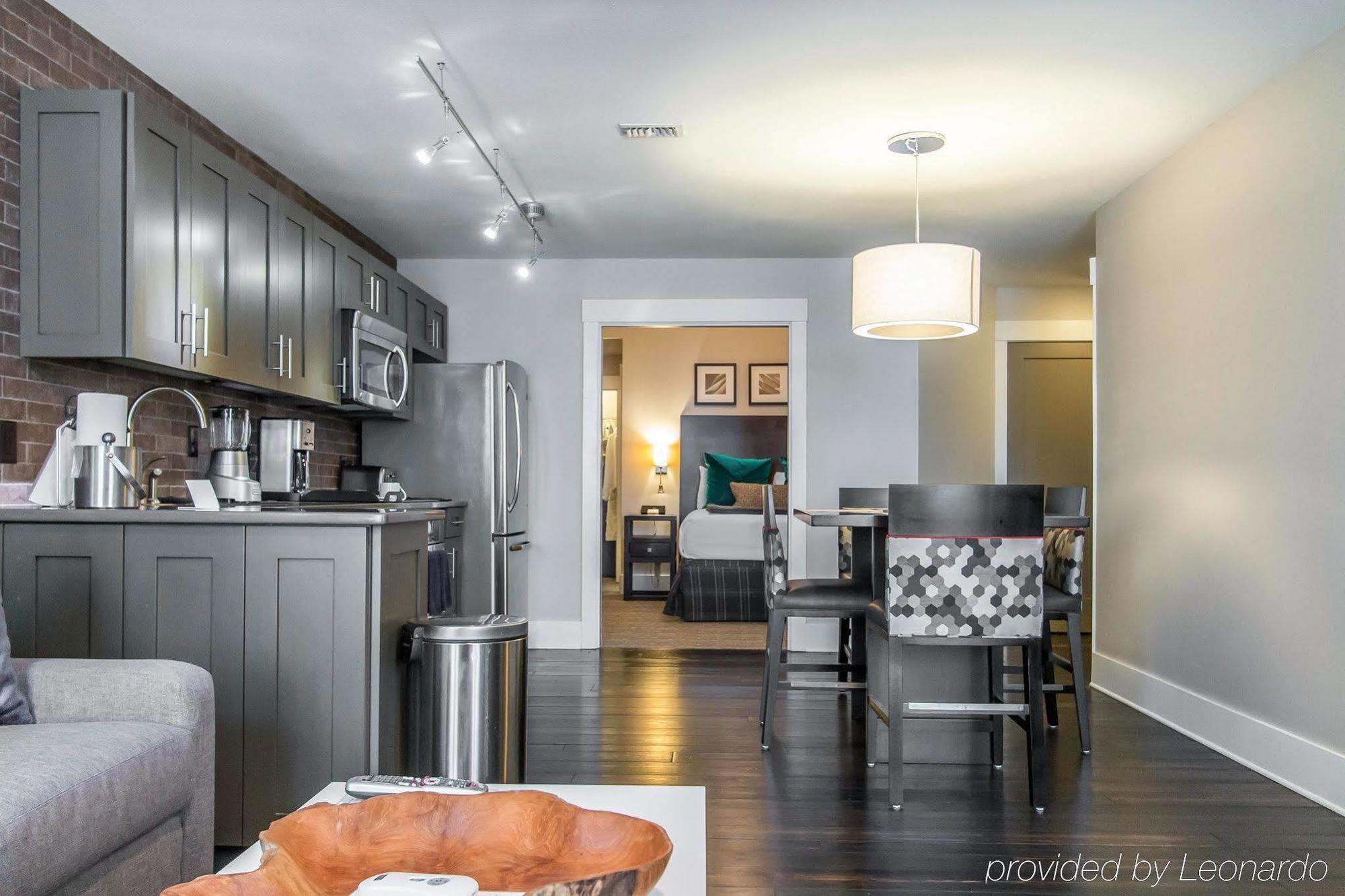 Bluegreen Vacations Homes At Ellis Square, Ascend Aparthotel Savannah