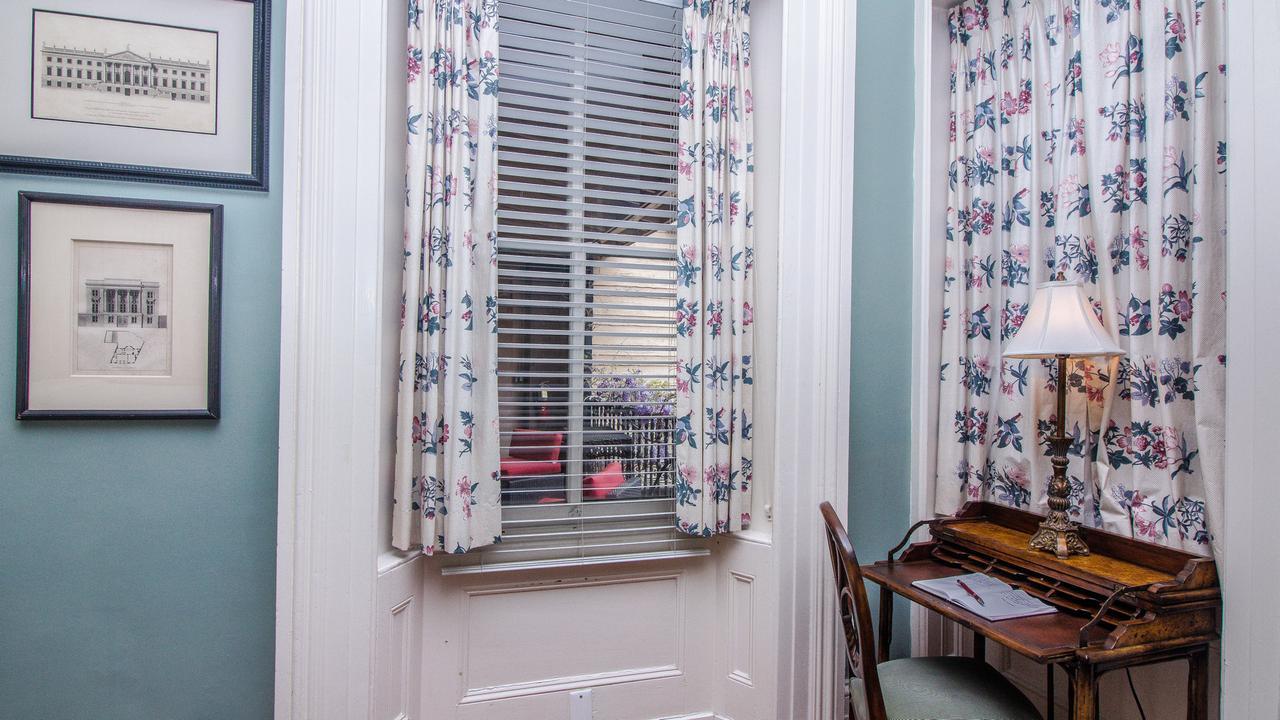 Dresser Palmer House Bed & Breakfast