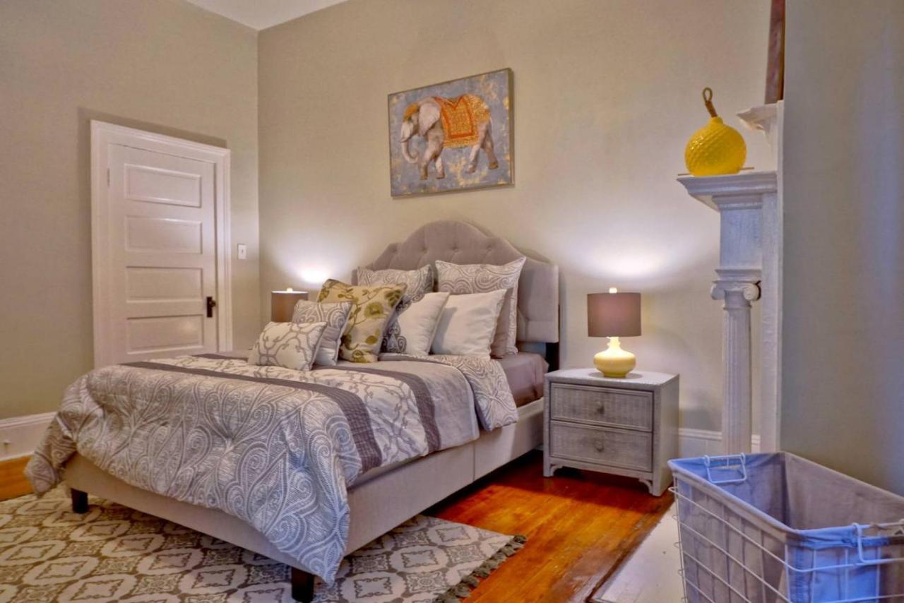 Beautiful 6 Bed, 5 Bath Historic Bed & Breakfast Savannah