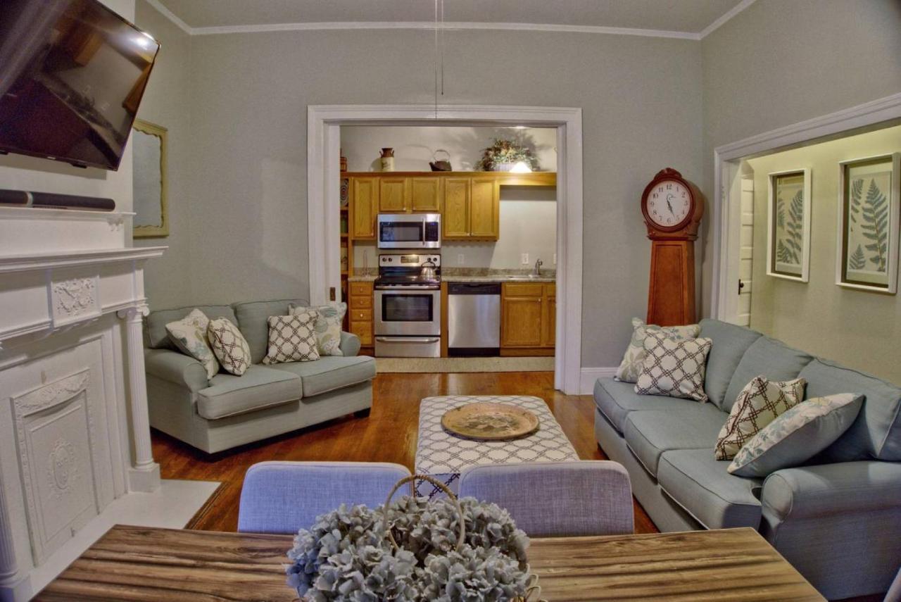 Beautiful 6 Bed, 5 Bath Historic * Savannah