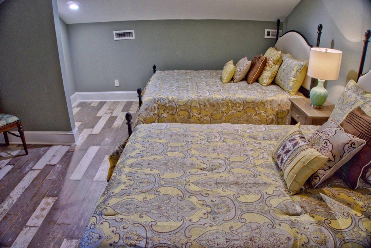 Beautiful 6 Bed, 5 Bath Historic Savannah