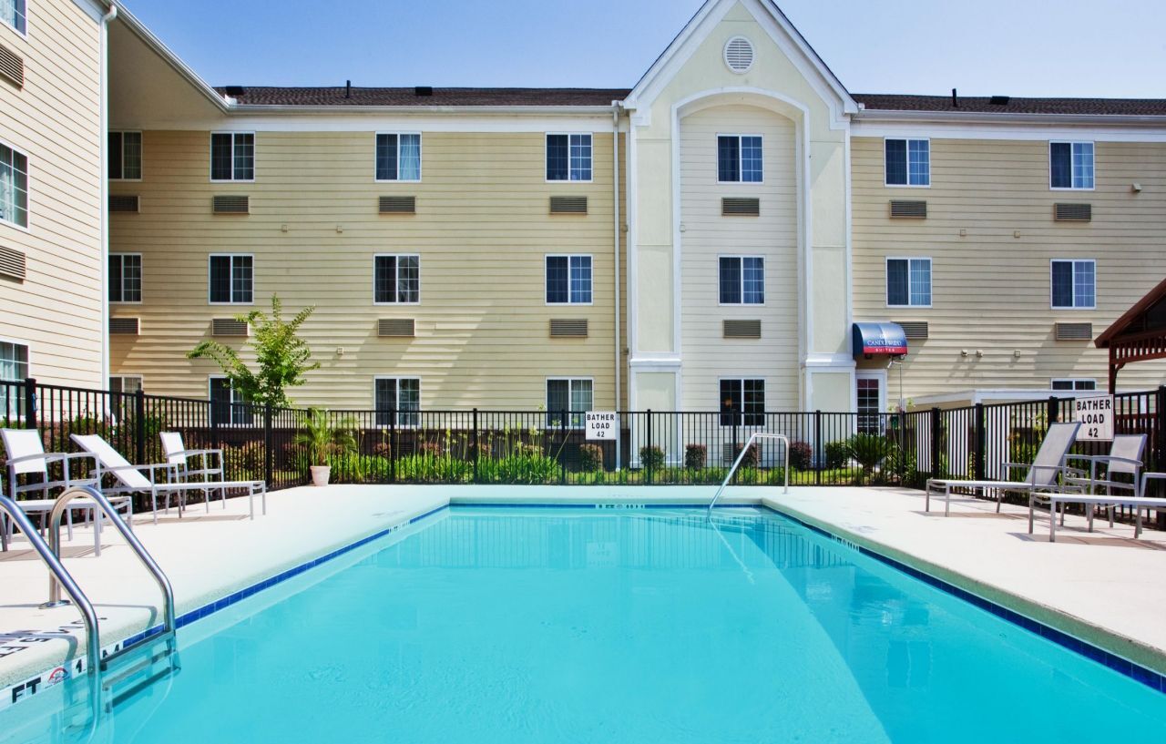 Hotel Candlewood Airport By Ihg