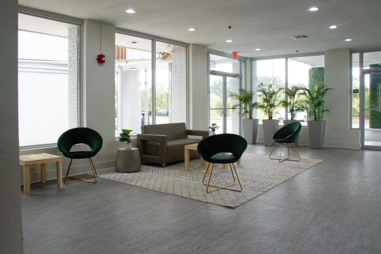 Oneway Savannah Hotel
