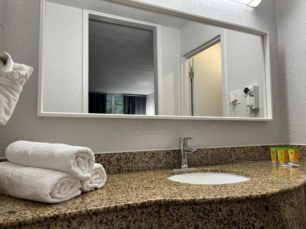 Hotel Oneway Savannah *